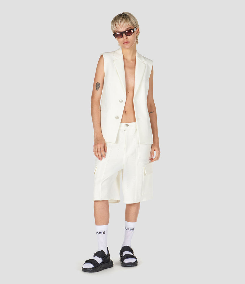 WHITE SLEEVELESS SHARPLY TAILORED JACKET